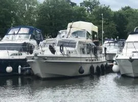 Riverside Boat Retreat on the river Thames