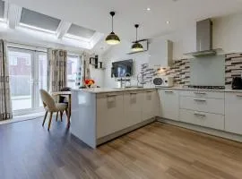 Luxurious 2 Bed House near Birmingham