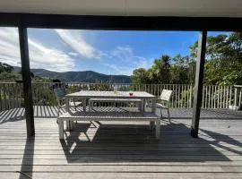 Picturesque Waikawa - Picton Holiday Home