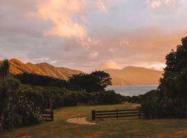 Remote Island Stay - Boutique Accommodation，位于Resolution Bay的酒店