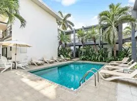 3 Bd Condo Pool Great Location