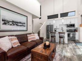 Modern Mountain Townhouse at The Quarry，位于白鱼镇的酒店