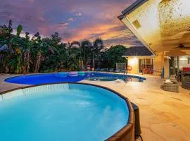 New! Private Pool House with Hot Tub, free Wi-Fi, massage chair and Arcade!