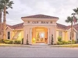 Resort Community 4 Bedroom Family Home, Pool & 15 Min Disney