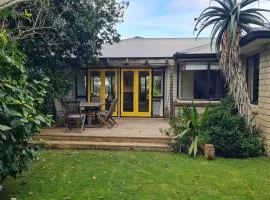 Surf and Sun Retreat - Mt Maunganui Holiday Home