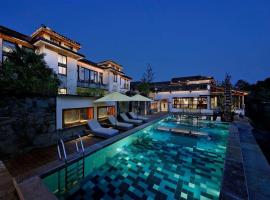 黟县无名初黑多白少酒店，位于黟县的酒店