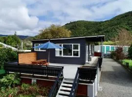 Sounds Good - Waikawa Holiday Home and Berth