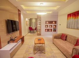 Benin City Blissful Apartment - Cozy 2BR Retreat，位于贝宁城的酒店