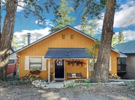 Eagle's Nest - Hot Tub, Deck & Prime Location cabin，位于克劳德克罗夫特的酒店