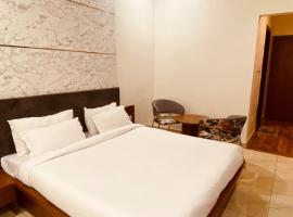 Hotel Hinglaj And Restaurant，位于Pachpadra的酒店
