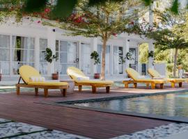 Muara Lovina Hotel，位于新加拉惹的酒店