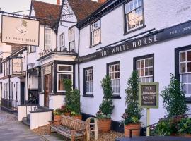 The White Horse - A Heartwood Inn，位于多尔金的酒店
