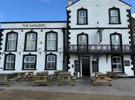 Anglesey Arms，位于卡纳芬的酒店