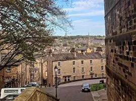 Historic 3 double bed whole house by castle