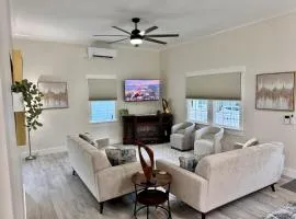 Newest Cottage Downtown. Pet Yes