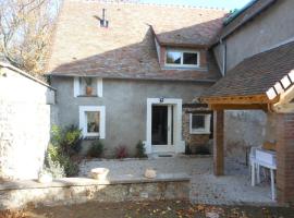 Gîte familial près de Chartres avec jardin privatif et wifi - FR-1-581-141，位于圣桑福里安的酒店