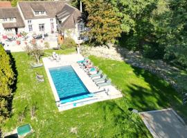 demeure de luxe, piscine sauna billard pétanque，位于Yèvre-le-Châtel的酒店