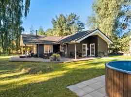 4 Bedroom Beautiful Home In Nykøbing Sj，位于尼克宾西兰岛的酒店