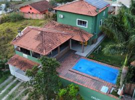 Casa familiar com piscina Penedo RJ，位于佩尼多的酒店