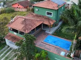 Casa familiar com piscina Penedo RJ