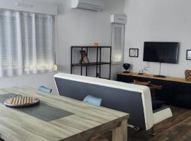 LE PECHE MIGNON - Appart 2 - locationlatamarissiere，位于阿格德的酒店