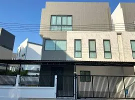 Baan Pool Villa Chonburi