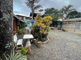 Hotel Pikos Pavas，位于La Cumbre的酒店
