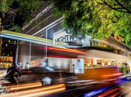 Night Hotel Bangkok - Sukhumvit 15，位于曼谷的酒店