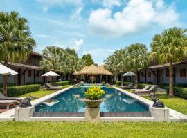 Malabar Pool Villa Phuket，位于普吉镇的酒店