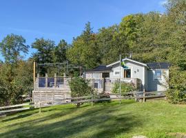 Cozy Home In Tranås With Lake View，位于特拉诺斯的酒店