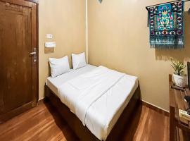 Homestay Zahra Syariah Gunung Dempo Mitra RedDoorz，位于Lahat的酒店