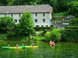Privatisez un ancien hôtel Gîte de groupe La Truite d Or au bord de la rivière à partir de 39 euros pers nuit，位于Lods的酒店