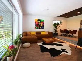 Lakeside Luxury Apartment Caroline
