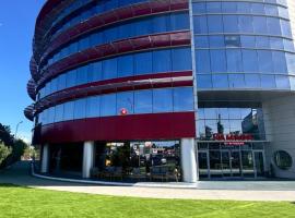 Ramada by Wyndham Bucharest Otopeni Airport，位于奥托佩尼的酒店