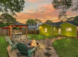 Stylish 4BR Haven: Serene Backyard and Fire Pit