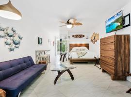 DOWNTOWN Hawaiian Theme Condo with Hot Tub, Pool & Beach - Kona Islander Inn，位于科纳的公寓式酒店