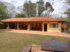 Tupasy Marangatu Hostal，位于Pedrozo的带停车场的酒店