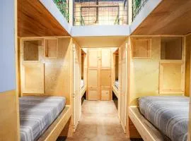 Social Stays - Santa Barbara's FIRST hostel on State Street