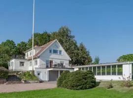 Lovely Home In Båstad With Sauna