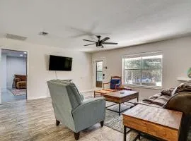 Granbury Cottage, Steps to Lake and Dock!