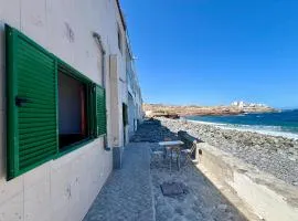 cozy apartment front of the sea