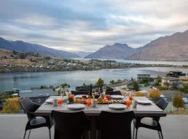 Alpine Edge Villa- AC- Free Parking- Hot Tub- BBQ