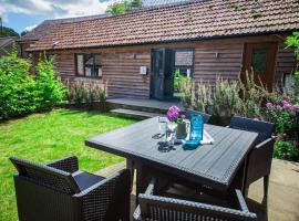 cosy cottage on banks of River Wye，位于Foy的度假屋