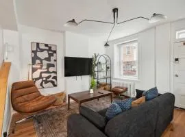 Corner Rowhome with Parking Sleeps 8