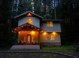 Snowline Hillside Chalet，位于格雷西尔的酒店