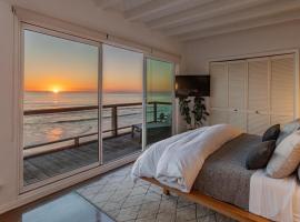 Malibu Beach House Right on the Sand，位于马里布的酒店