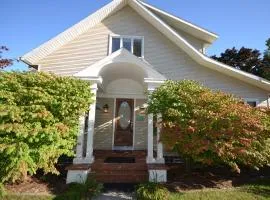 Front Cottage "Green Shutter"