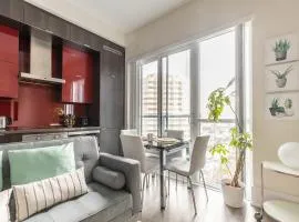 Spacious Condo w Stunning Views of Downtown