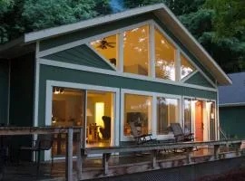 Modern cabin on 40 acres. Near Honor. A/C. Pet ok.