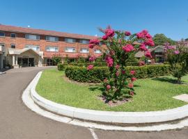 Mary MacKillop Spirituality Centre Baulkham Hills，位于保尔罕希尔斯的酒店